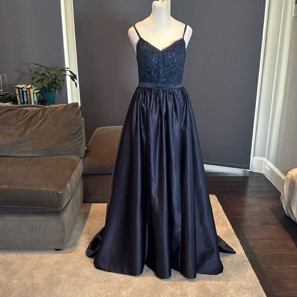 Women’s Blue Full Length Satin Lace Appliqué Party Prom Formal Dress Size 2 NWOT